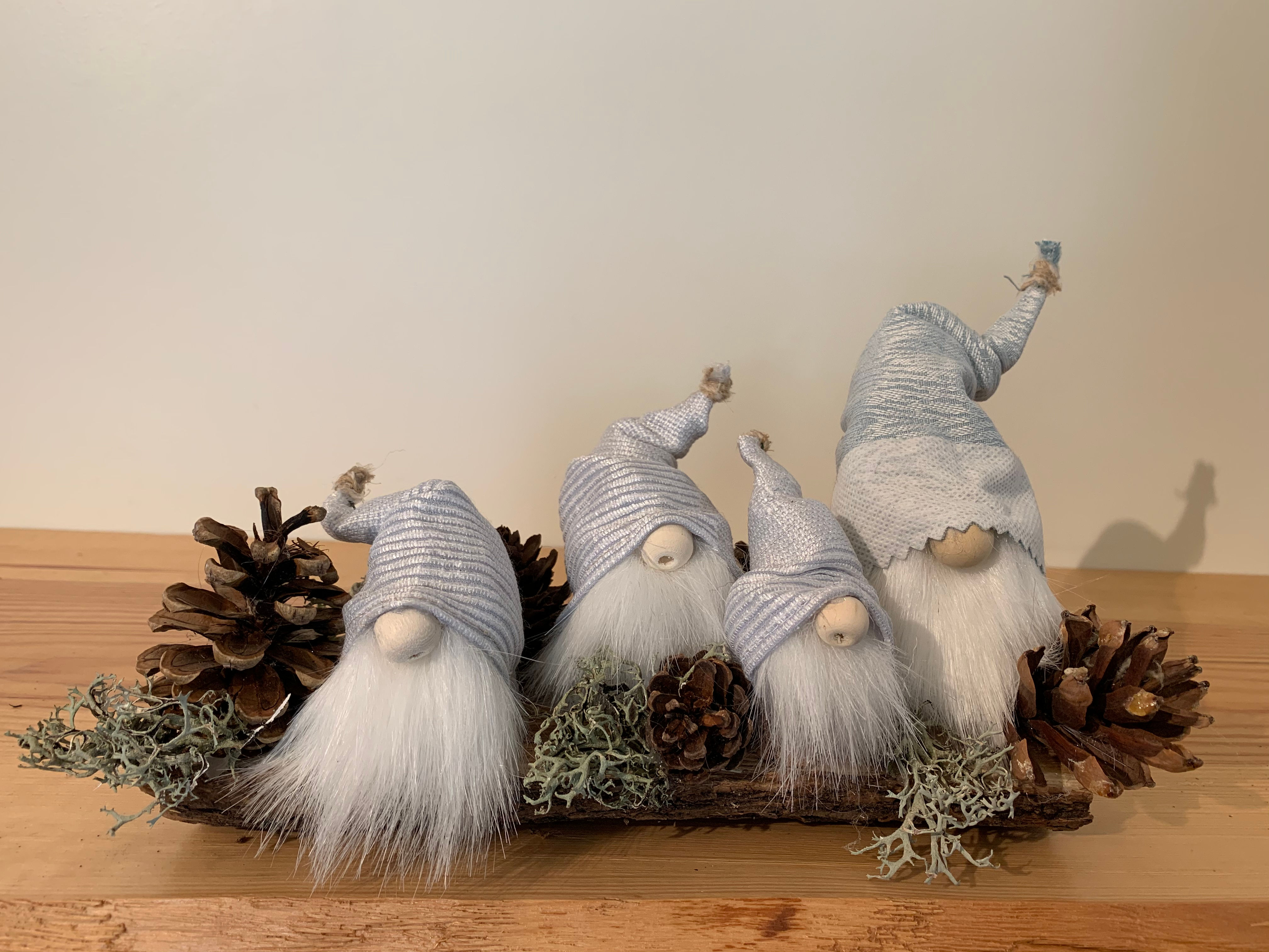 Arrangement bois naturel 4 lutins