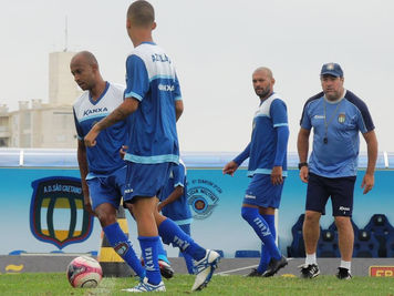 Azulão visita o Santos em confronto decisivo pelo Paulistão