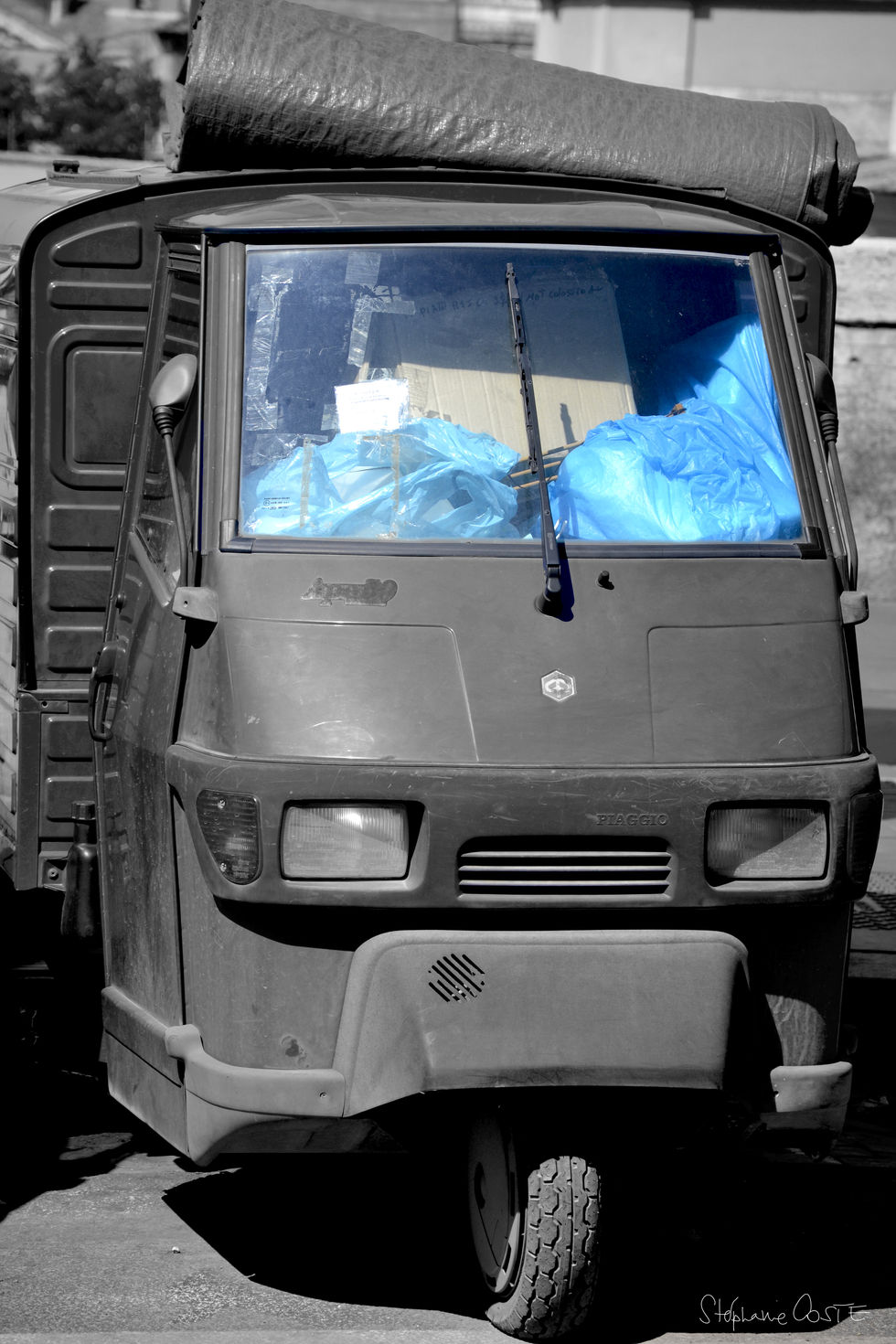 L'auto con la spazzatura