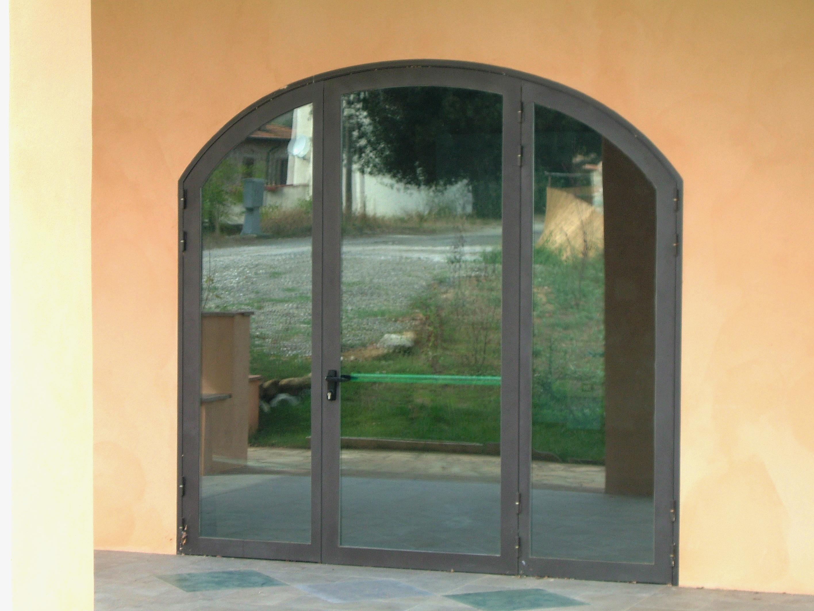 porta ferro con maniglione