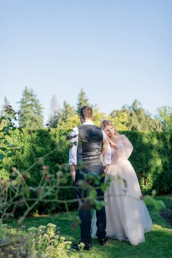dreamy light and airy photoshoot at van dusen botanical gardens vancouver british columbia