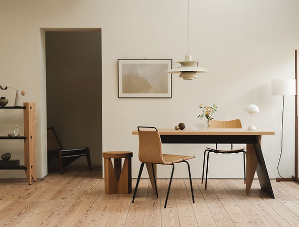 カジュアルと繊細さがミックスしたダイニング空間