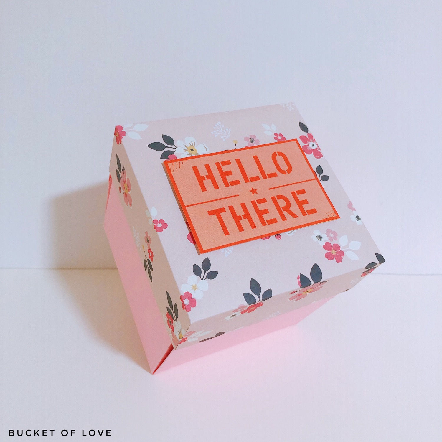 Exploding box - Hello There
