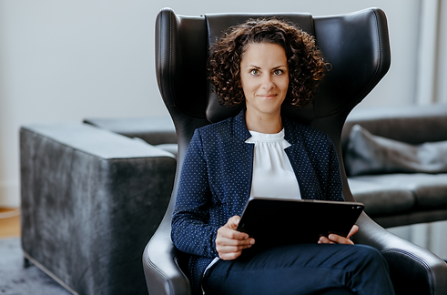 Dorothee_de_la_Camp_Personalberatung_Consultant_München_Immobilien.png