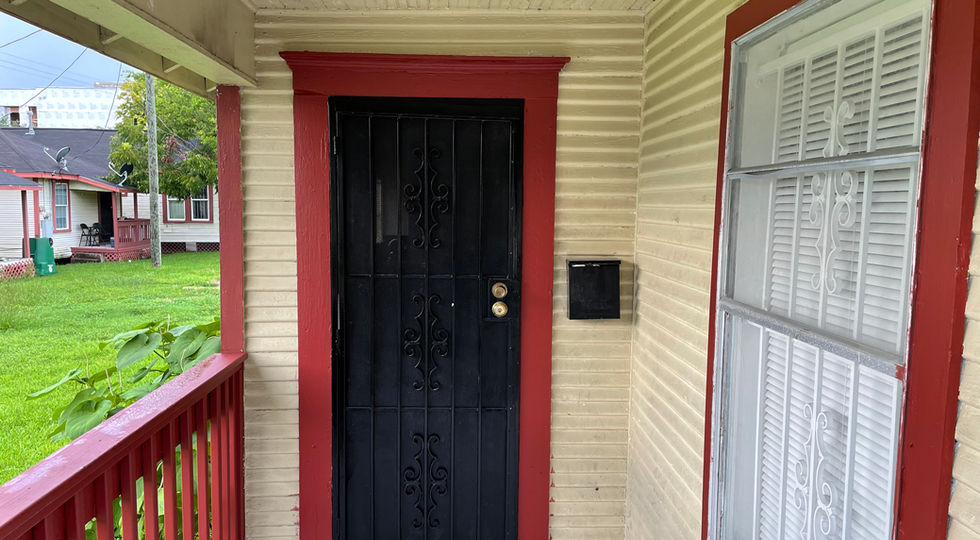 3114 Sampson Front Porch