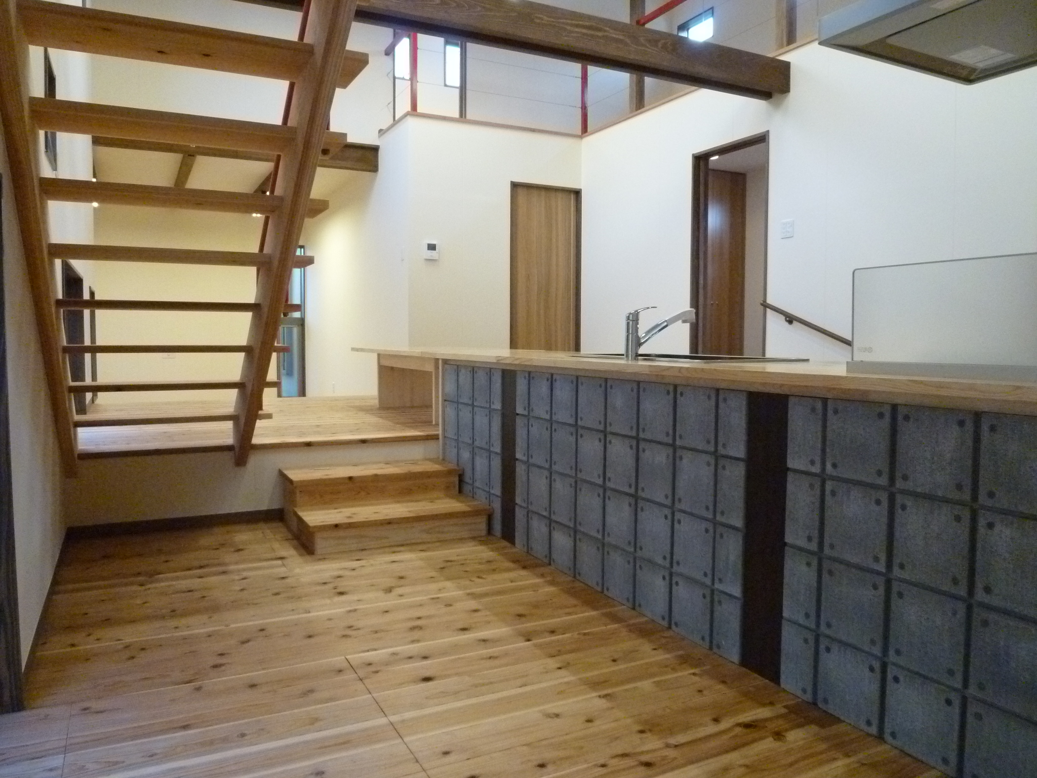 M HOUSE
