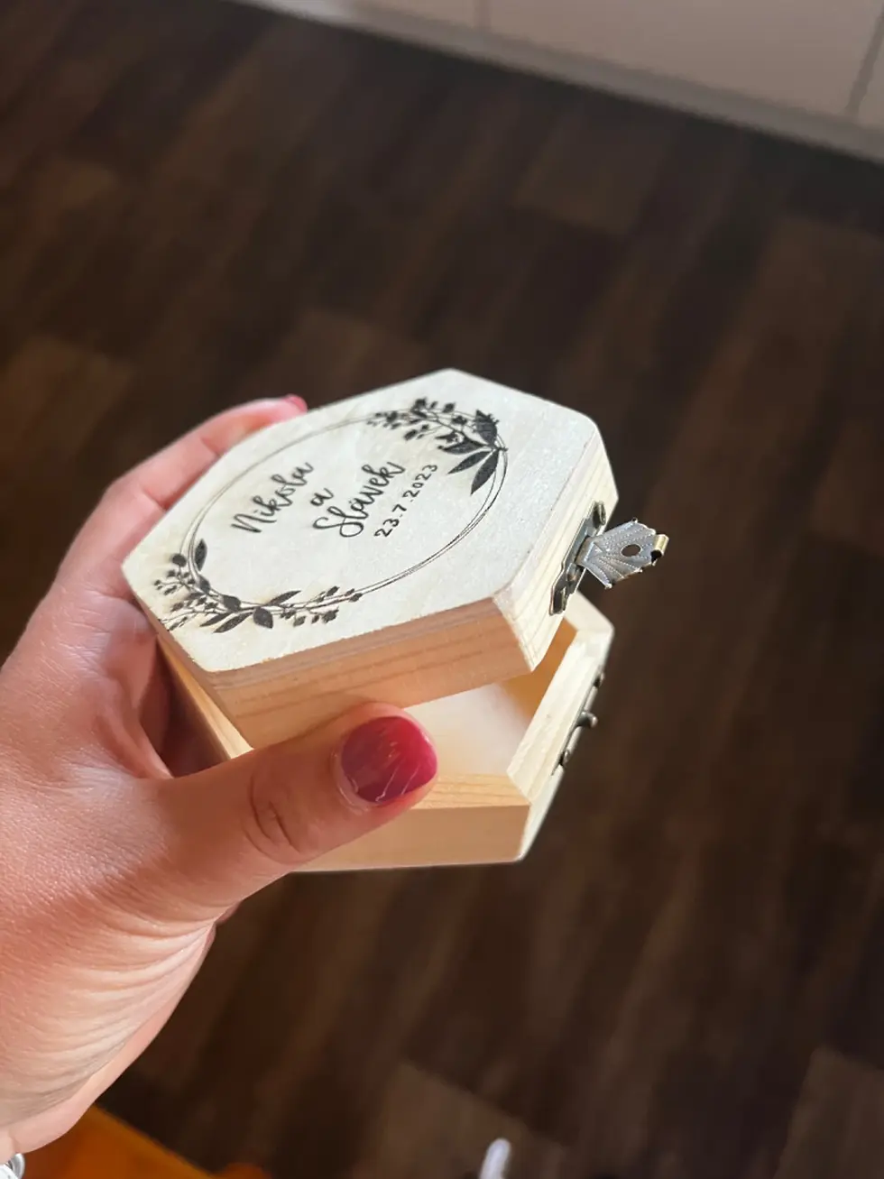 Miniatura: Personalizovaná krabička na prstýnky gravírovaná