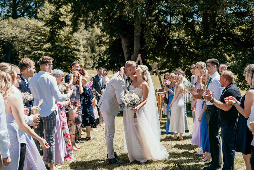 novomnaželé ve špalíru