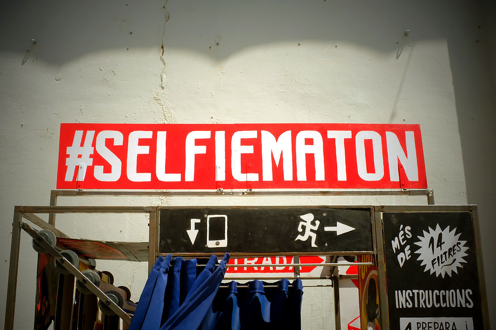 #SELFIEAMATON signs with phone and blue instructions, in an indoor environment.