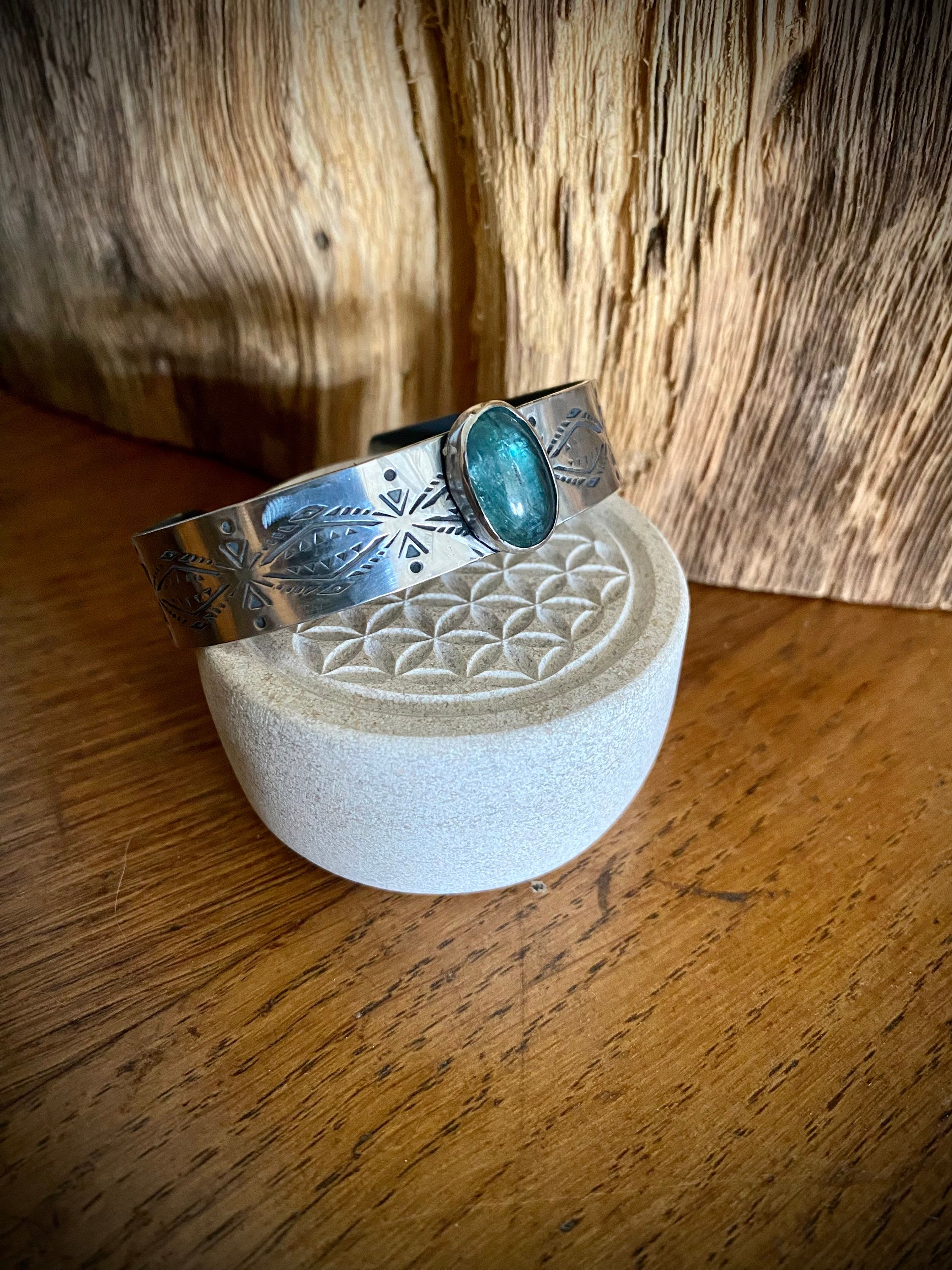 Bracelet argent et kyanite verte