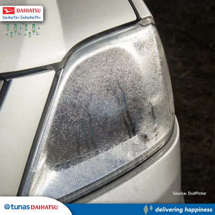 Yuk Bersihkan Kaca Lampu Mobil Berembun!