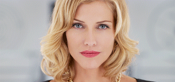 Les promesses de Tricia Helfer sur Maman Lucifer