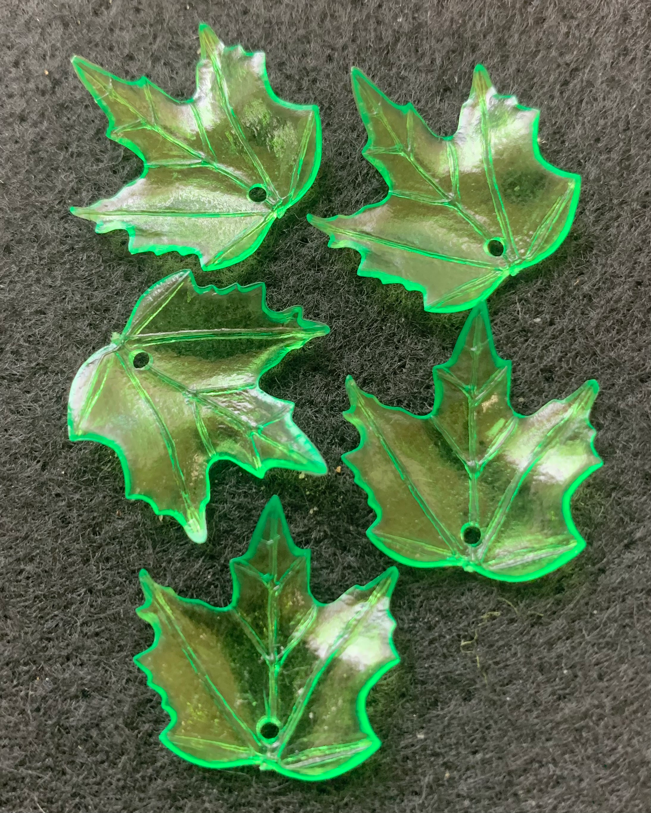 20mm x 19mm Maple Leaf Beads - #013 Mint