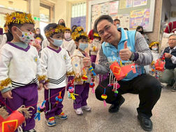 清大附小幼兒園馬年歡樂拜年 童心傳愛給榮民眷長輩