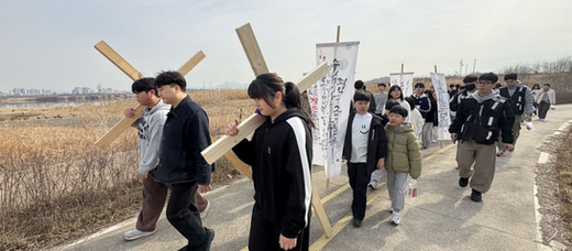“작은 어깨에 진 십자가… 다음세대도 고난에 동참”