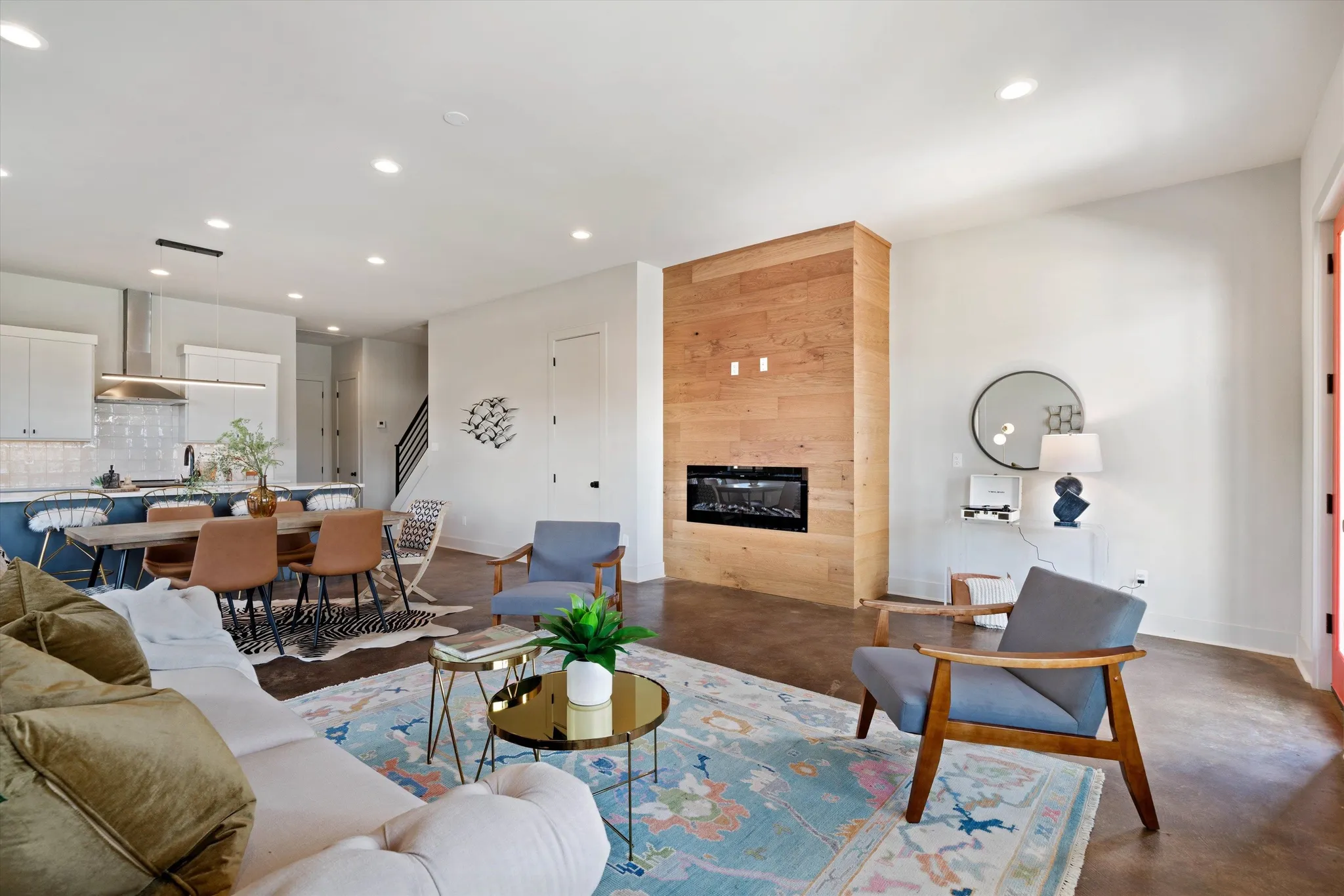 750-Meda-Street_Bee-Inspired-Staging_11.webp