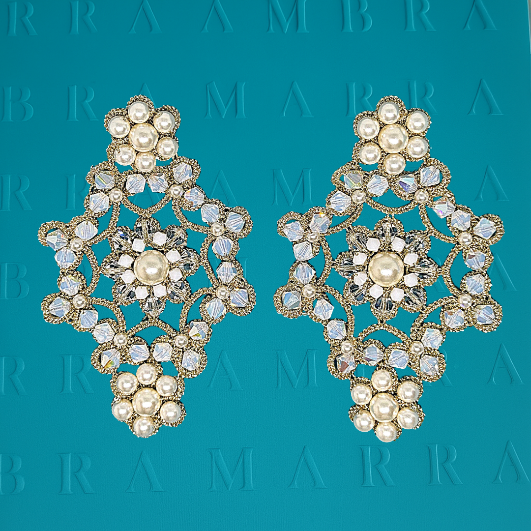 Total White gold queen earrings