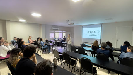APM Cursos Médicos promove orientação sobre saúde mental e reforça compromisso com o bem-estar dos colaboradores
