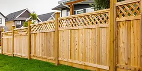 modern-wood-fence-styles-cap-and-trim-lattice-top-semi-privacy-cedar-fence-1600x800-1.webp