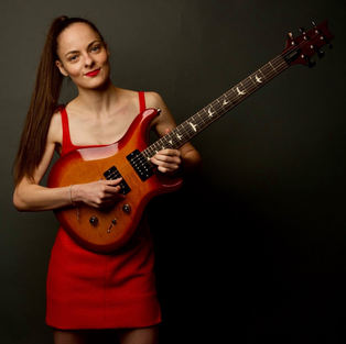 Eva Kourtes is a PRS endorsed artist