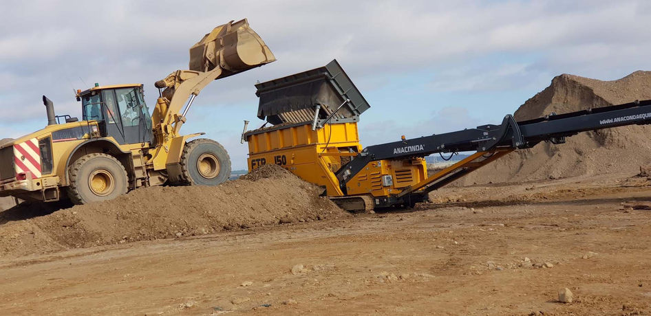 Anaconda FTR 150 Feeder Stacker and excavator