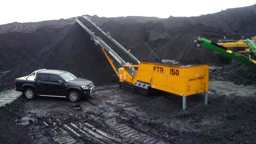 Anaconda FTR 150 Feeder Stacker beside 4x4