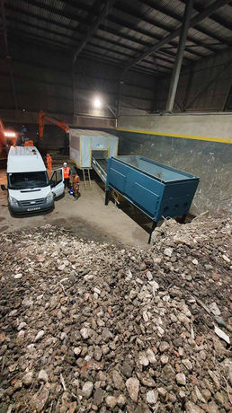 Extec Feeder and pile of aggregates