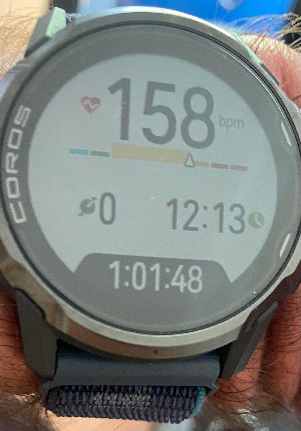 A sports watch showing a threshold heart rate during endurance exercise