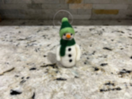 Cheery snowman - green hat 