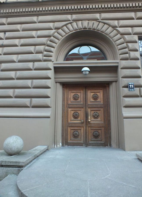 Koka logu renovācija un koka dekoratīvie izstrādājumi