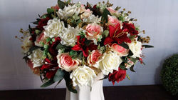Arranjo artificial flores vaso central