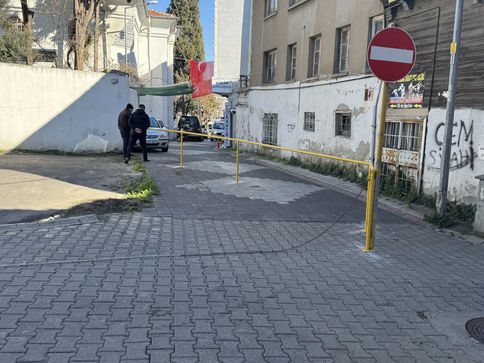 Tapulu arazim dedi bariyerle kapattı