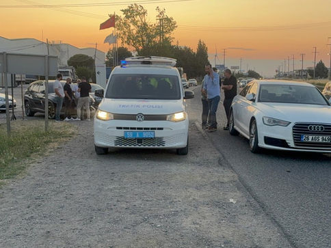 Park halindeki tıra çarpan motosikletin sürücüsü öldü