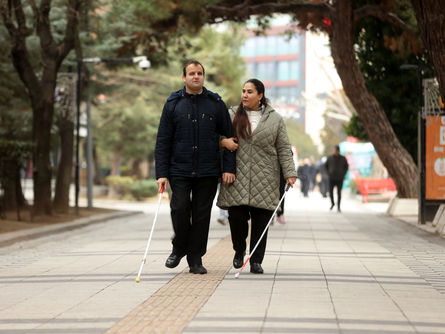 Görme engelli çiftin hayatı "beyaz baston"la kolaylaşıyor