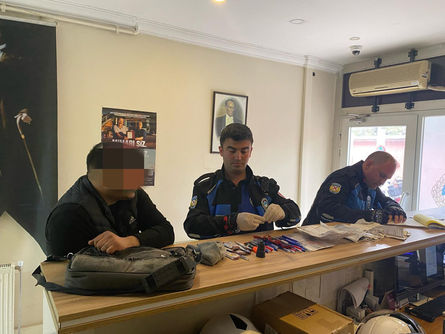 Engelliyim deyip zorla kalem satmak istedi