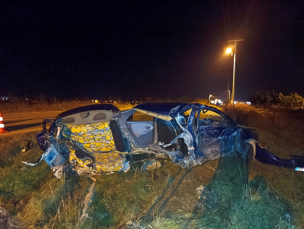 Otomobil ikiye bölündü!