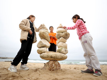Taşları dengede tutmaya çalıştılar