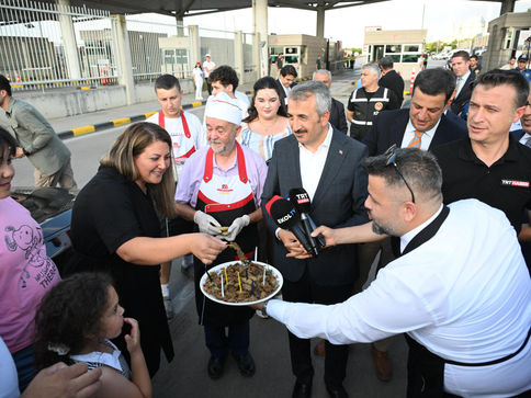 Gurbetçilere renkli karşılama