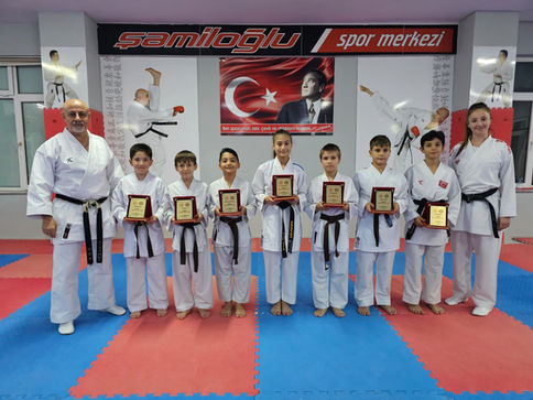 Karatecilere “Sporun Enleri” plaketi