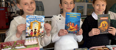 Çocuk yazarlardan örnek davranış