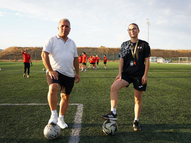 Baba-kızın futbol aşkı!