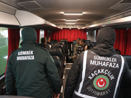 Göçmenler yönünü şaşırdı!