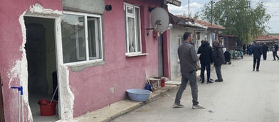 Eşini bıçakladı!