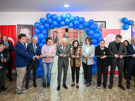 Otizm farkındalığı için anlamlı sergi