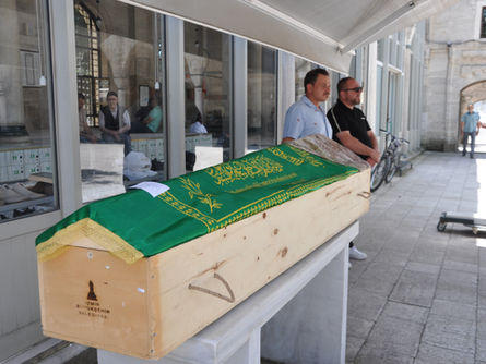 Eski ustanın eşi vefat etti