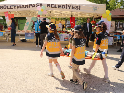 Çocuklara sahada sağlık eğitimi!