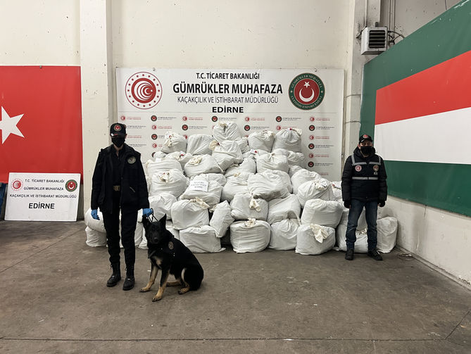 Kapıkule'de 914 kilo esrar ele geçirildi