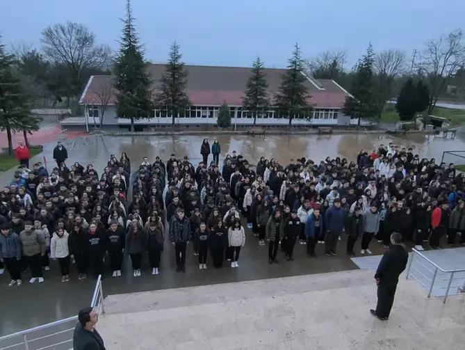 Zil deprem şehitleri için sustu