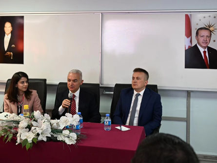 Vali Kofçaz'da muhtarla biraraya geldi