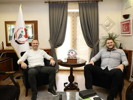 Dev adamdan memleket turu!